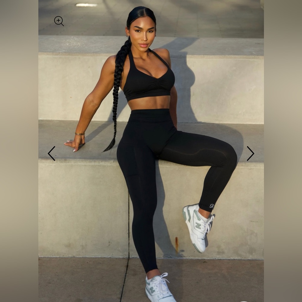 Bombshell Sportswear Black V Back Leggings Large and Medium